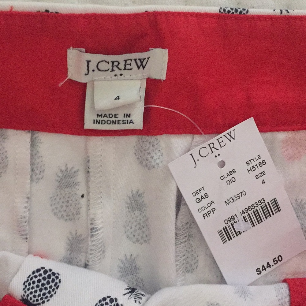 Women’s Shorts - Picture 3 of 4